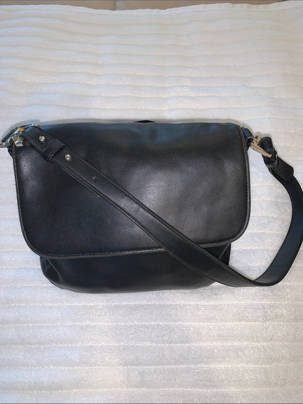 Y2K Liz Claiborne Black Leather Shoulder Bag with Silver Toned  Hardware - Picture 11 of 13